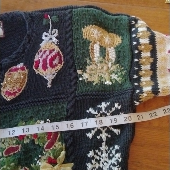Christmas Sweater by Tiara. Vintage/ retro, even has the shoulder pads!! Medium. - Picture 10 of 12